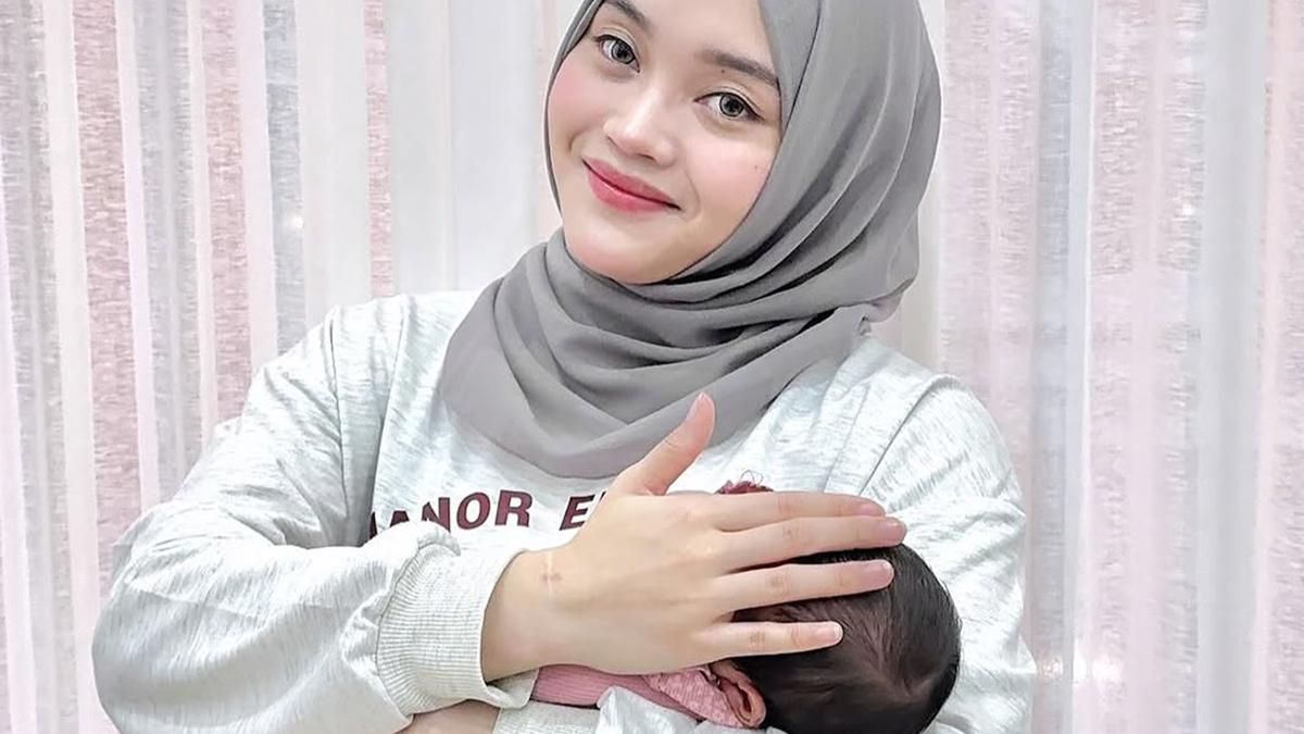 Potret Penampilan Putri Delina ketika Jenguk Baby Selina, Tampil Kasual