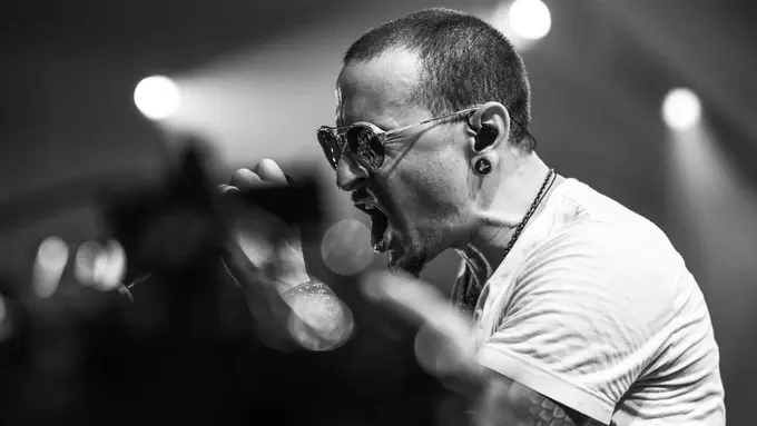 [Bintang] Akan Berulang Tahun, Ini Kado Talinda untuk Chester Bennington