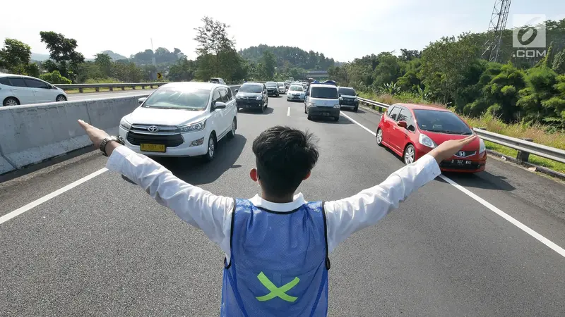 Arus mudik di Tol Bawen