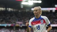 Chloe Kelly memberikan isyarat dalam laga final Euro Wanita 2025 antara Inggris dan Spanyol di St. Jakob-Park, Basel, 27 Juli 2025. (AP Photo/Alessandra Tarantino)