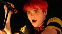 Gerard Way menanggalkan segala hal yang berhubungan erat dengan My Chemical Romance di lagu Action Cat.