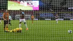 Pemain West Ham United Sebastien Haller (tengah) mencetak gol ke gawang Hull City pada pertandingan Piala Liga Inggris di London Stadium, London, Inggris, Selasa (22/9/2020). West Ham United mengalahkan Hull City 5-1. (AP Photo/Alastair Grant, Pool)