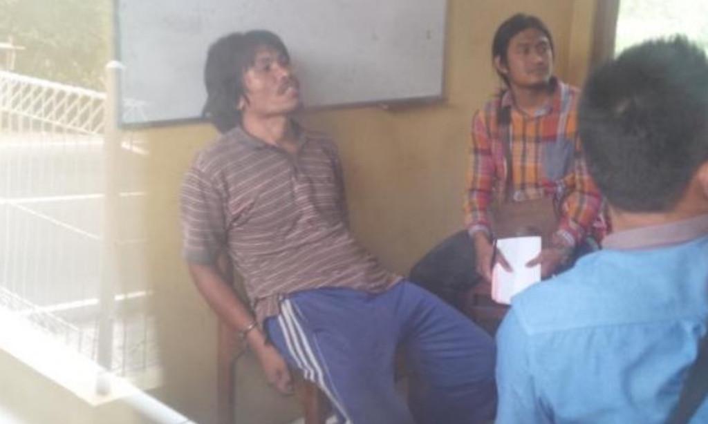 Pelaku yang melempar petasan di Gereja Santo Yusuf Ambarawa tengah diperiksa polisi (foto : Liputan6.com / Edhie Prayitno Ige)