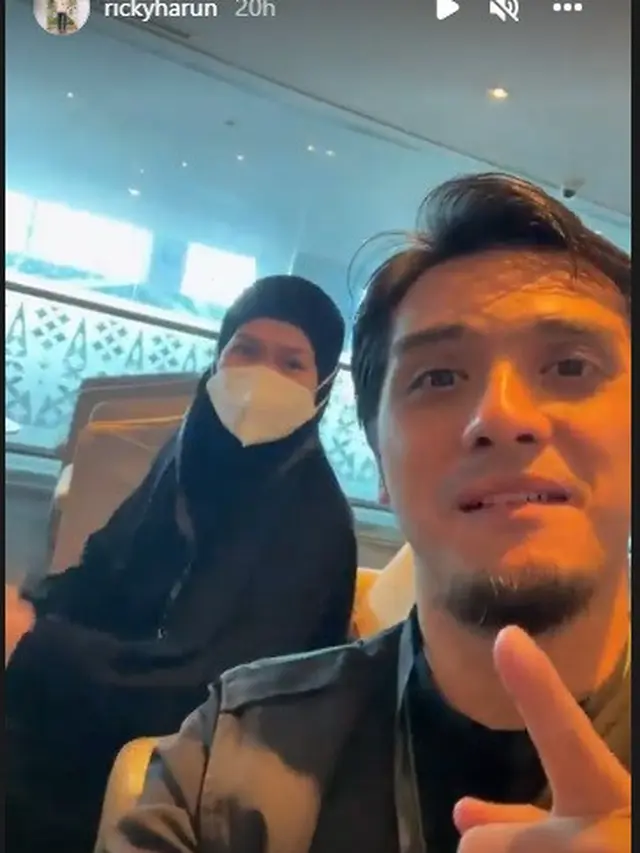 Donna Harun pertama kali pergi umrah (Foto: Instagram @rickyharun)