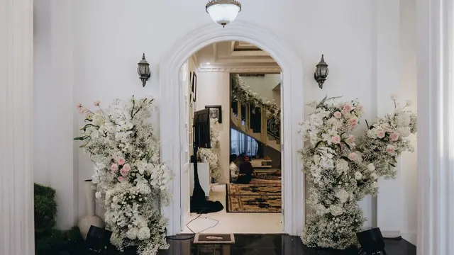 Potret dekorasi acara pengajian Erina Gudono (Bridestory/tim fotografi Morden)