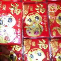 Angpau menjadi salah satu dari sekian banyak pernak pernik Imlek yang paling diburu. (Liputan6.com/Angga Yuniar)
