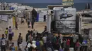 Warga di Jalur Gaza, Palestina menghadapi krisis yang semakin meningkat dalam upayanya untuk mengakses air bersih. (AP Photo/Abdel Kareem Hana)