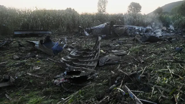 Pesawat Kargo Antonov-12 Jatuh dan Meledak di Yunani