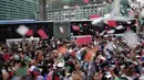 Aksi flashmob saat kegiatan Millenial Road Safety Festival’ di Bundaran HI, Jakarta Pusat, Minggu (20/1). Kegiatan ini yang secara spesifik ditujukan pada kelompok millennial berusia 17-35 tahun. (Liputan6.com/Faizal Fanani)