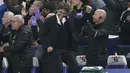 Pelatih Chelsea, Antonio Conte merayakan gol yang dicetak Michy Batshuayi saat melawan Watford pada laga Premier League di Stamford Bridge stadium, London, (15/5/2017). Chelsea menang 4-3. (AP/Matt Dunham)