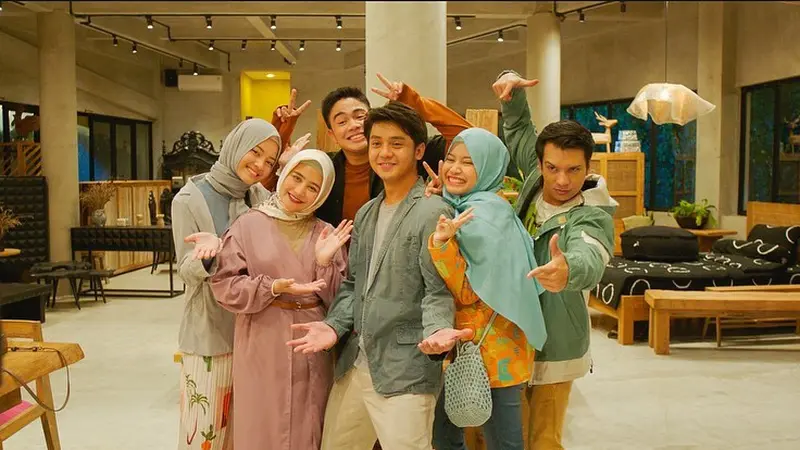 Jelang Episode Terakhir, Ini 6 Momen Kebersamaan Pemain Serial Ustad Millenial