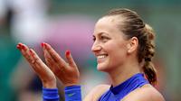 Ekspresi Petra Kvitova setelah memastikan lolos ke babak kedua Prancis Terbuka 2017, Minggu (28/5/2017). (AP Photo/Petr David Josek)