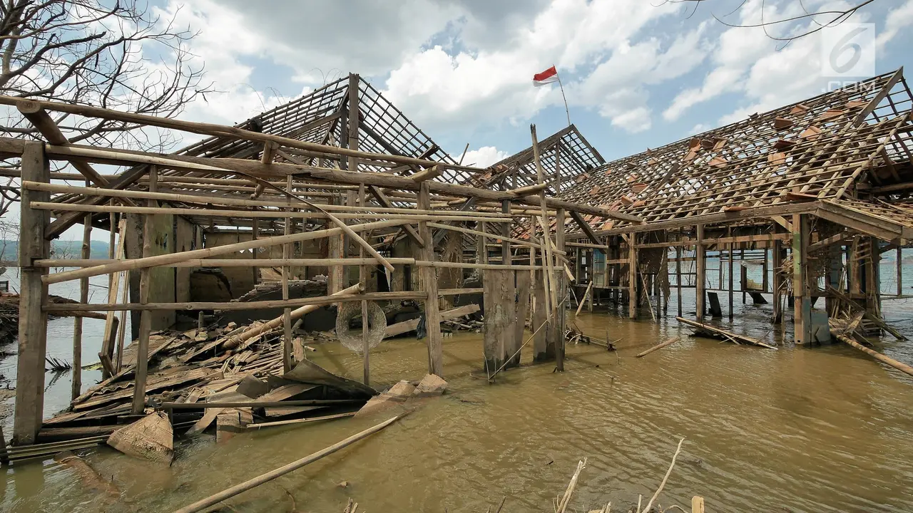 Waduk Jatigede Surut, Bangunan Desa Muncul ke Permukaan