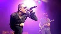 Vokalis band rock Linkin Park, Chester Bennington (Photo by Owen Sweeney/Invision/AP)