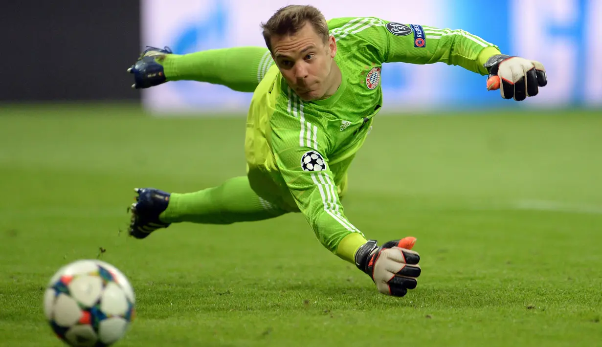 Manuel Neuer didatangkan menuju Bayern Munich pada musim 2011/2012. Penampilannya bersama Munich sangat gemilang dengan meraih 212 clean sheet dari 433 penampilan. Ia juga pernah meraih sextuple atau enam gelar dalam satu tahun. (Foto: AFP/DPA/Andreas Gebert)
