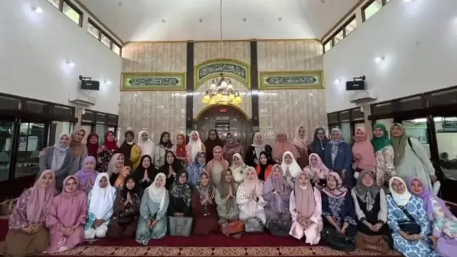7 Potret Catherine Wilson yang Kini Mantap Berhijab, Gabung Kajian
