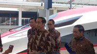 Presiden Joko Widodo (Jokowi) di Stasiun Padalarang, Jawa Barat, Senin (2/10) (Muhammad Genantan Saputra/Merdeka.com)