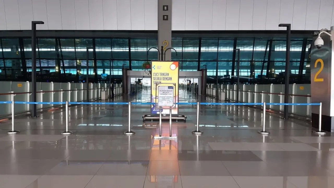 Pintu masuk (Gate) 2 dan 4 di Keberangkatan Terminal 3 Bandara Internasional Soekarno-Hatta (Soetta), ditutup untuk umum.