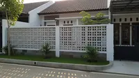 10 Ide Pagar Roster Modern yang Membuat Rumah Tampak Lebih Rapi dan Cantik
