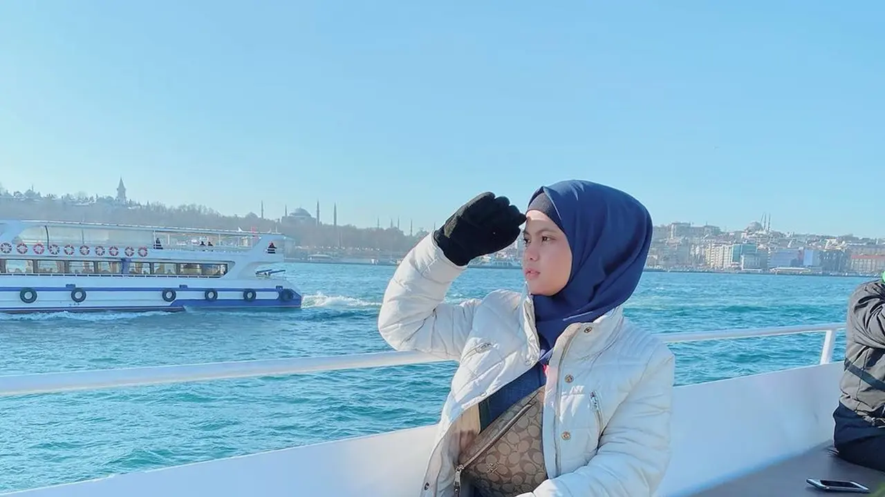 5 Potret Putri D'Academy Kenakan Hijab