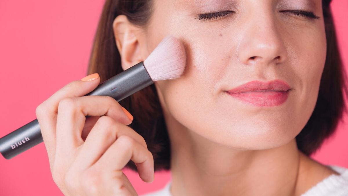 Tren Makeup Blush Putih yang Viral di TikTok, Simak Tips Memakainya