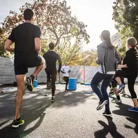 Beraktivitas fisik juga memberikan kenyamanan pada tubuh, tapi jangan lupa waktu terbaik untuk berolahraga ketika cuaca sedang panas-panasnya (Foto: Unsplash.com/Gabin Vallet)