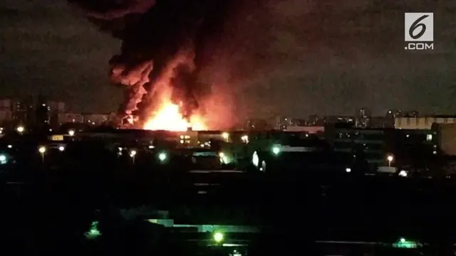 VIDEO: Gudang Cat Di Rusia Hangus Terbakar