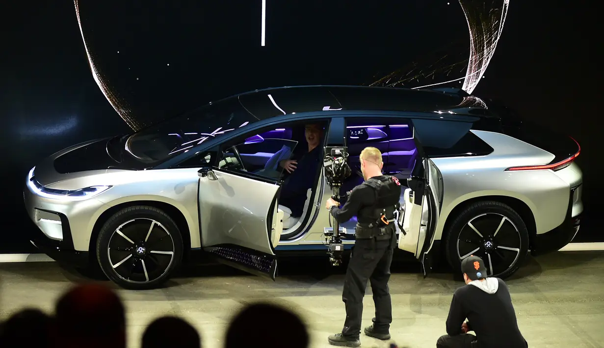 Peluncuran Mobil listrik Faraday Future FF 91 di CES di Las Vegas, Nevada (3/1). Mobil ini dilengkapi motor listrik berkemampuan tinggi. Akselerasi dari nol hingga 100 km/jam mobil ini hanya memerlukan waktu 2,39 detik. (AFP PHOTO / Frederic J.Brown)
