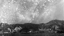 file foto 6 Agustus 1945 ini, asap membumbung 20.000 kaki di atas Hiroshima, Jepang barat, setelah bom atom pertama dijatuhkan selama peperangan. Hiroshima menjadi sasaran karena itu adalah pusat militer utama Jepang yang dipenuhi dengan pangkalan militer dan fasilitas amunisi. (AP Photo, File)