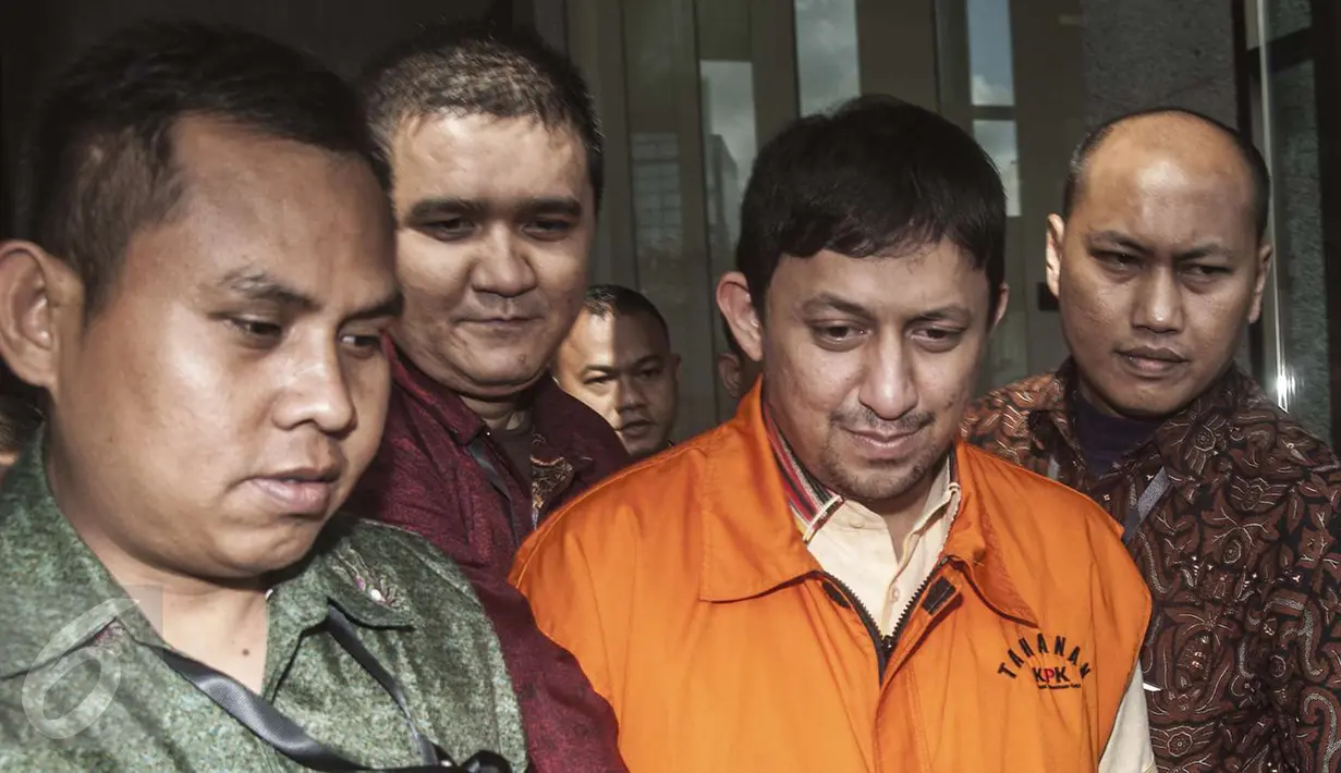 Ketua AMPG, Fahd El Fouz bin A Rafiq usai menjalani pemeriksaan di gedung KPK, Jakarta, Jumat (28/4). KPK menahan Fahd El Fouz bin A Rafiq terkait proyek kitab suci Al Quran di Ditjen Binmas Islam Kemenag tahun 2011-2012. (Liputan6.com/Helmi Afandi)