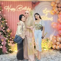 Ariel Tatum saat hadir Ulang Tahun Marini Zumarnis. [@marinizumarnisreal]