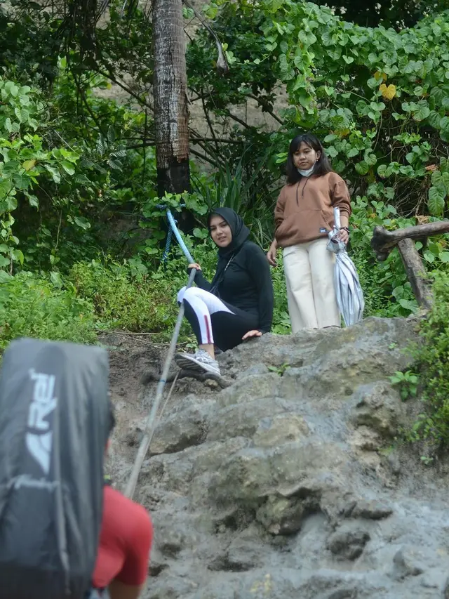 Tetap Mesra, Ini 6 Momen Ammar Zoni dan Irish Bella Camping Bareng