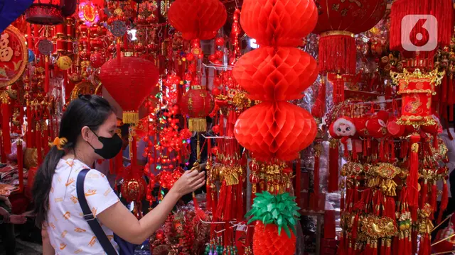 Berburu Hiasan Khas Imlek 2025, Kawasan Pecinan Glodok Jakarta Ramai Dikunjungi