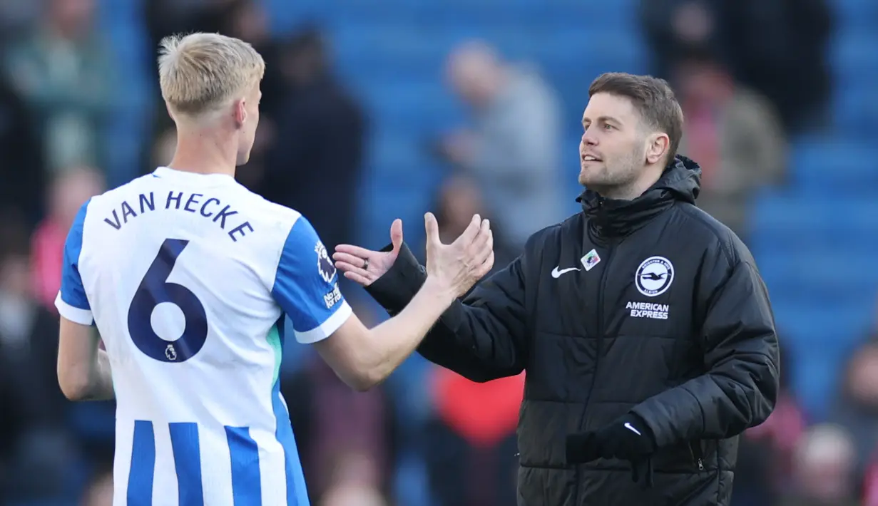 Di sisi lain, Brighton naik ke urutan delapan lewat torehan 43 poin. (AP Photo/Ian Walton)