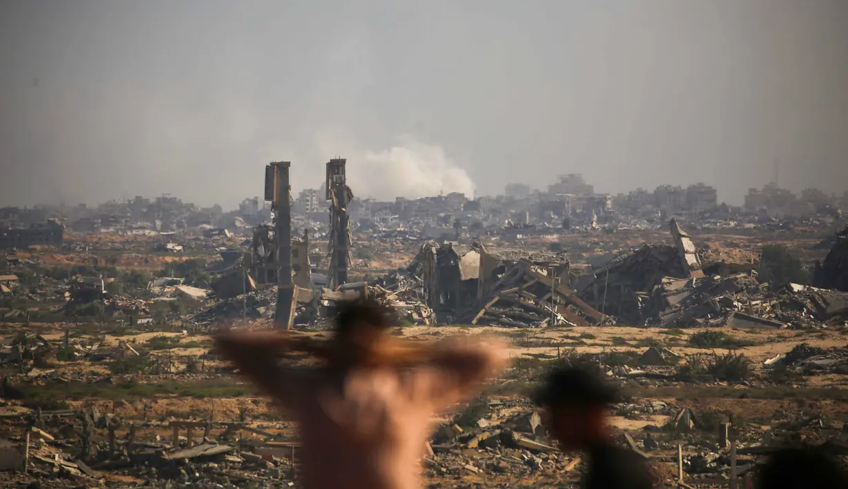 Badan pertahanan sipil Gaza menyatakan pada 10 Oktober 2025, pasukan Israel telah mulai mundur dari beberapa bagian wilayah tersebut, terutama di Kota Gaza dan Khan Yunis. (Eyad BABA/AFP)