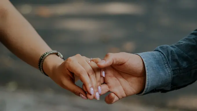 couple februari tangan pasangan