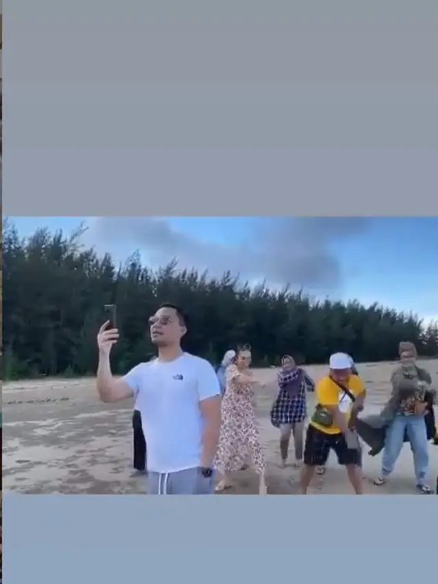 6 Momen Liburan Zaskia Gotik Bersama Keluarga Besar Suami, Penuh Kehangatan