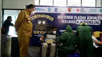 Sejumlah warga Surabaya melakukan donor plasma konvalesen (Dian Kurniawan/Liputan6.com)