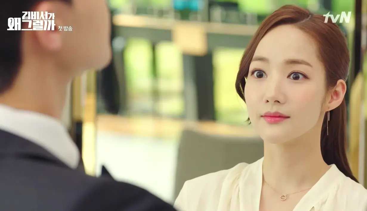 Tak hanya itu, Kim Mi adalah karakter yang sangat kharismatik. Caranya mengurus dirirnya dan keberanian di setiap situasi pun mencuri hati Min Young. (Dramabeans)