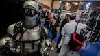Suasana pameran Deep & Extreme Indonesia 2015, JCC Jakarta, Kamis (30/04/2015). Dalam pameran ini dihadirkan informasi tentang dunia selam dan peralatannya, destinasi pariwisata serta industri pendukungnya. (Liputan6.com/Faizal Fanani)
