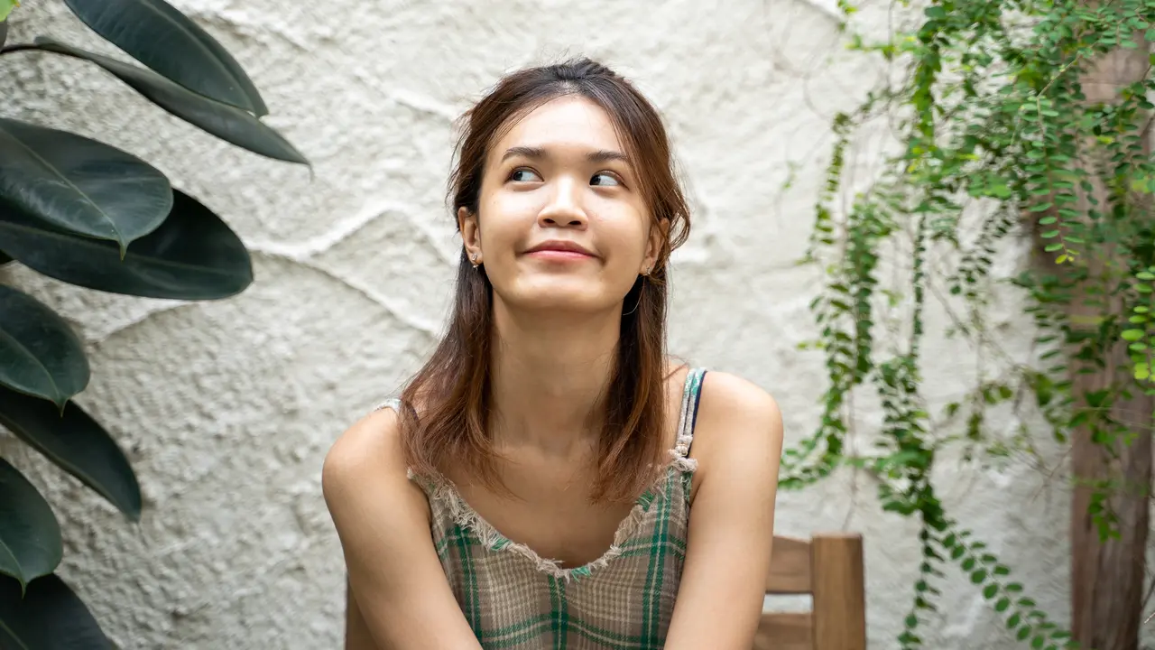 wanita april senyum outdoor