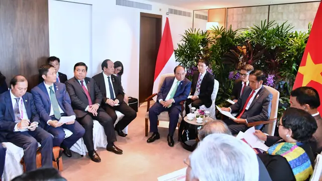 Presiden Jokowi bertemu PM Vietnam di Singapura