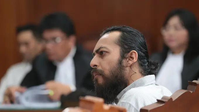[Bintang] Alex Abbad di sidang Restu Sinaga