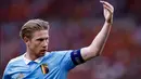 Gelandang Manchester City berusia 32 tahun, Kevin De Bruyne akan menjalani debut sebagai kapten Timnas Belgia di turnamen besar pada Euro 2024 meneruskan tongkat estafet dari Eden Hazard. Bersama Timnas Belgia, KDB hingga kini telah mengoleksi 101 caps dengan torehan 27 gol dan 49 assist. (AFP/Kenzo Tribouillard)