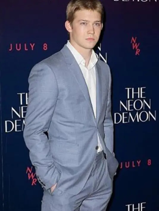 Melansir E! News, Kamis (1/6/2017), seorang sumber mengatakan bahwa Taylor tidak ingin jika keberadaan Joe di kediamannya diketahui oleh para tetangganya. Pelantun ‘Bad Blood’ ini sangar tak menyukainya. (Instagram/joe.alwyn)