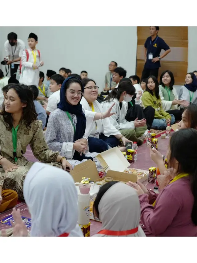 6 Potret Rionaldo Stockhorst Dampingi Anak-Anak Pesantren Kilat di Sekolah