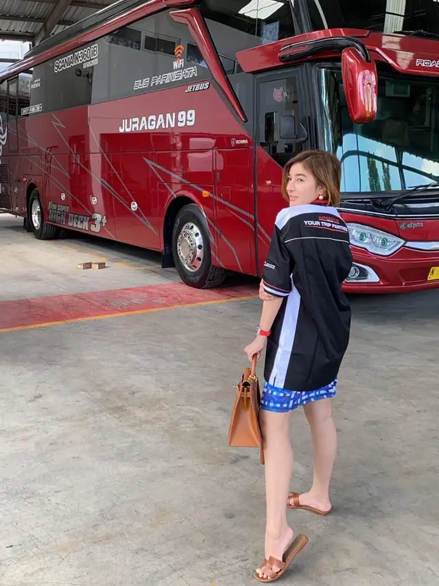Biasa Glamor, Ini 6 Potret Shandy Istri Crazy Rich Malang Tampil Sederhana