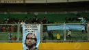 Di tribun utara Stadion GBK Jakarta, berkumpul puluhan suporter klub Lazio yang ingin menyaksikan mantan pemain Biancocelesti, Alessandro Nesta berlaga di Stadion GBK Jakarta, (7/6/2014). (Liputan6.com/Helmi Fithriansyah)