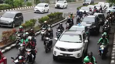 Cuti bersama telah ditetapkan berdasarkan Surat Keputusan Presiden Nomor 18 Tahun 2017 tanggal 15 Juni 2017, yakni tanggal 23, 27, 28, 29 dan 30 Juni 2017.
