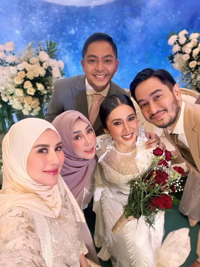 7 Potret Syahnaz Sadiqah dan Jeje di Pernikahan Ade Govinda, Tampil Kompak